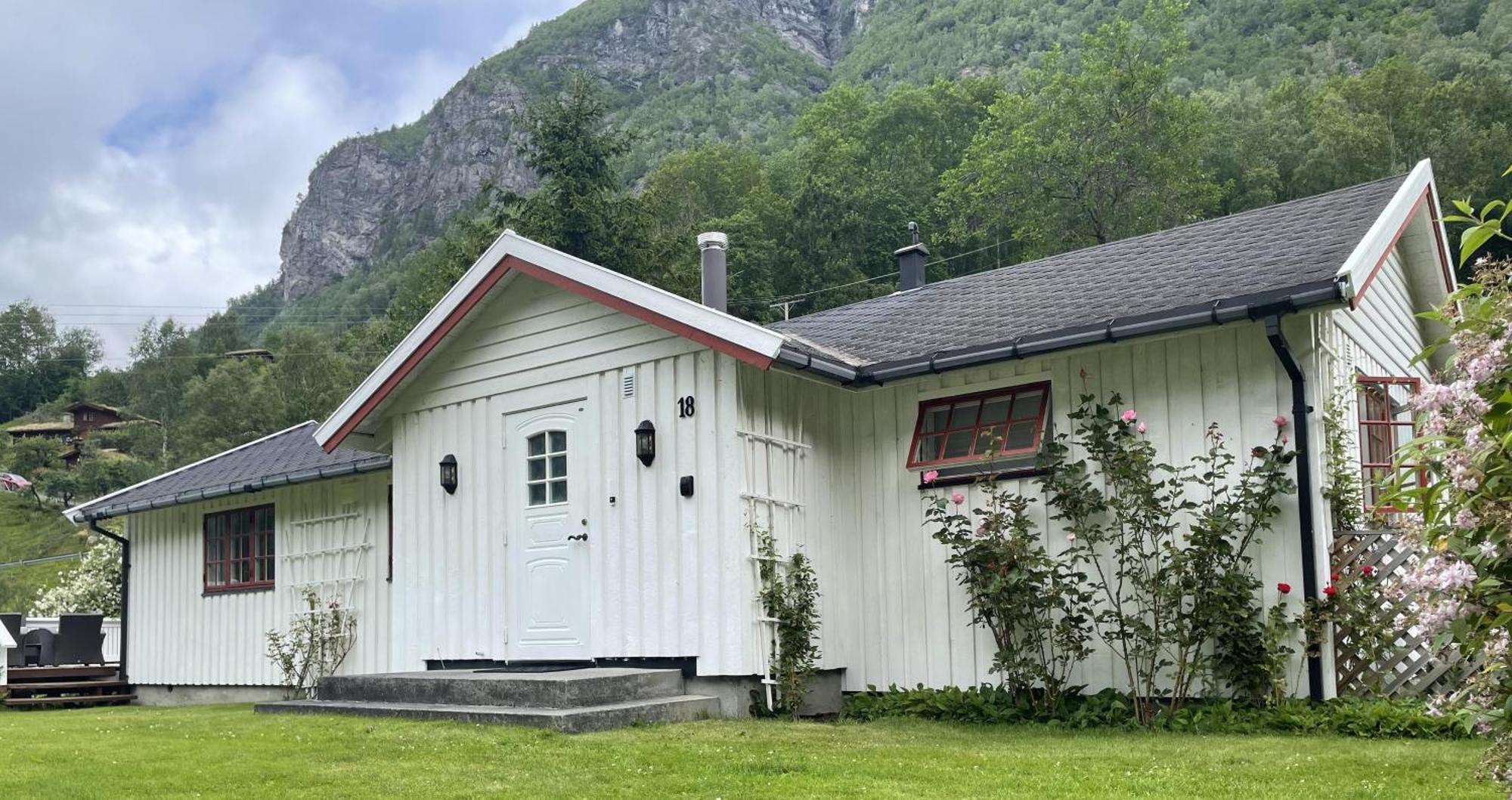 Dalhus - House With Jacuzzi Norddal