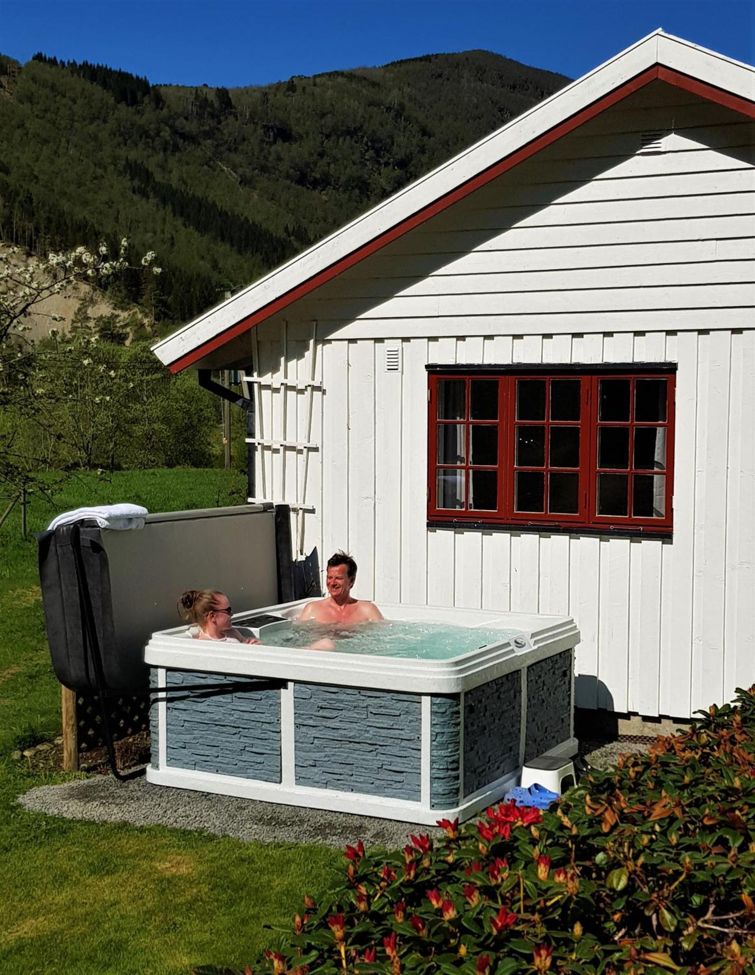 Dalhus - House With Jacuzzi