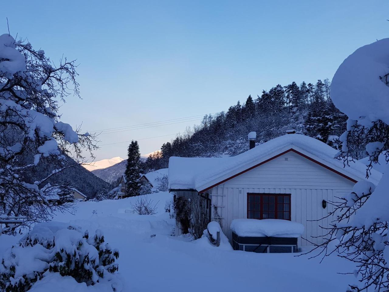 Dalhus - House With Jacuzzi