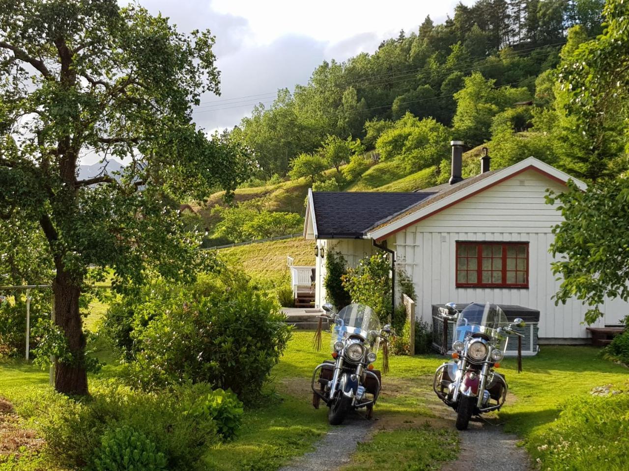 Dalhus - House With Jacuzzi Norddal